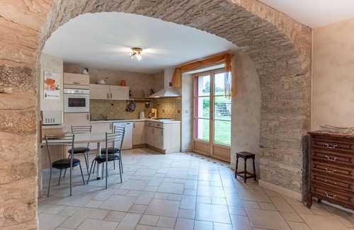 Dampierre-sur-Linotte Cabaña | Casa espaciosa cerca de Vesoul con chimenea, ideal para familias