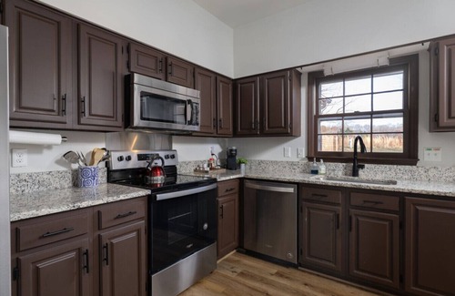 Greensboro Apartamento | Spacious Golf Course Townhouse