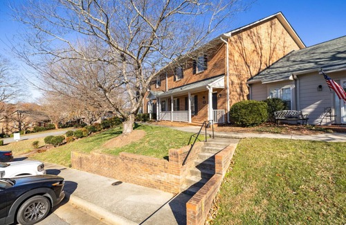 Greensboro Apartamento | Spacious Golf Course Townhouse