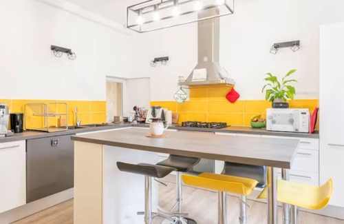 Lestiac-Sur-Garonne Casa | Spacious house on wooded grounds with swimming pool