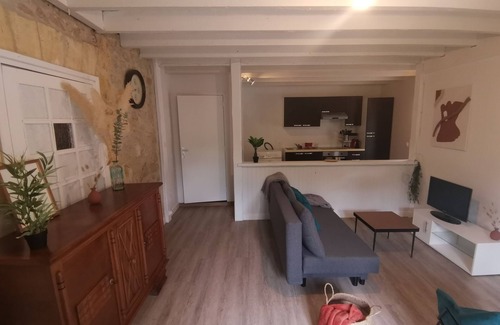 Lestiac-Sur-Garonne Casa | Spacious house on wooded grounds with swimming pool