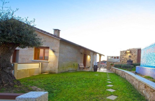 Cerponzons Casa | Spacious Holiday Home in Poio Galicia with Swimming Pool