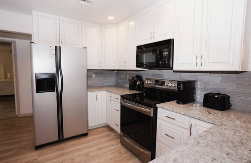 Phoenix Casa | Spacious Home 10 min to StateFarm Stadium w/ pool