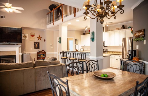 Evans Casa | Spacious Home Close to Lots of Out/Indoor Activities Evans, GA