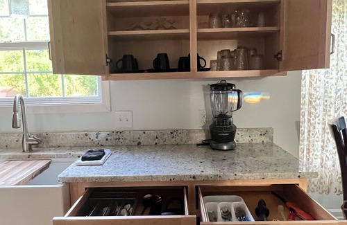 Spring Hill Casa | Spacious home near grocery store, interstate, etc, but also away from the crowd.