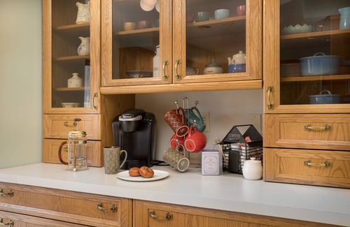 East Canaan Casa | Amplia casa ubicada a orillas del río Blackberry en la esquina noroeste de CT.