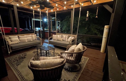 Hickory Casa | Spacious Home on Lake Hickory with Dock