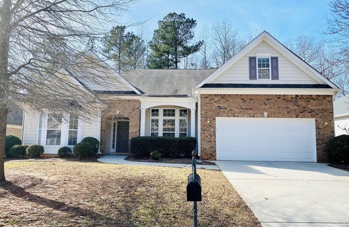 Cliftondale Casa | Spacious Home! Quiet Community!