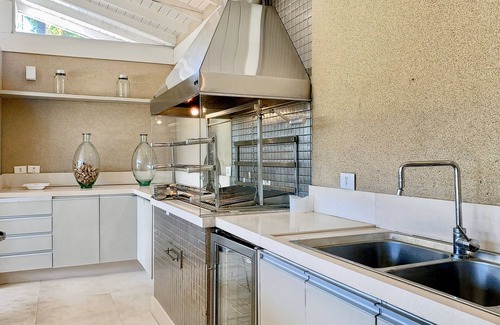 Mangaratiba Villa | Spacious home with pool in Mangaratiba