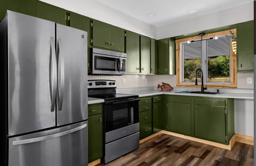 Marshland Casa | Spacious house w/hot tub & river view