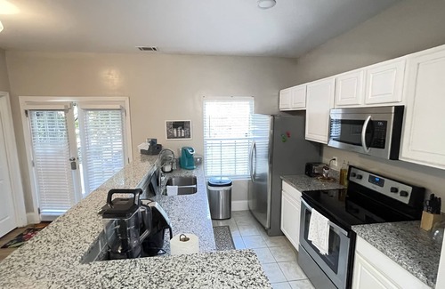 Pittsburgh Casa | SPACIOUS, IN TOWN 3 BEDROOM HOME