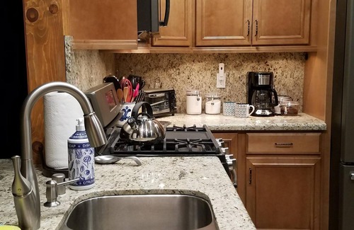 Crestline Casa | Recientemente remodelado, vista al lago, escape de montaña. Para toda la familia Perros bienvenidos *!