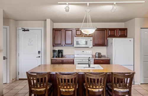 Birchwood Condominio | Spacious Lakeside Condo at Tagalong Golf Resort with Indoor Pool and Hot Tub