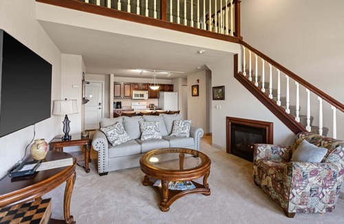 Birchwood Condominio | Spacious Lakeside Condo at Tagalong Golf Resort with Indoor Pool and Hot Tub