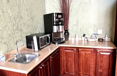 Birchwood Condominio | Spacious Lakeside Condo at Tagalong Golf Resort with Indoor Pool and Hot Tub