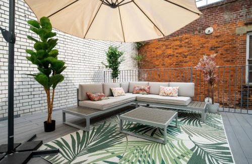 The King's Mile Apartamento | Spacious Luxury City Apartment with Terrace & High Ceiling