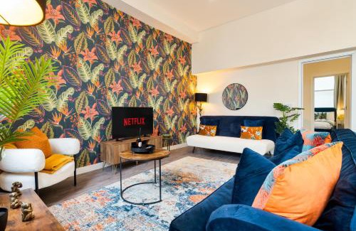 The King's Mile Apartamento | Spacious Luxury City Apartment with Terrace & High Ceiling