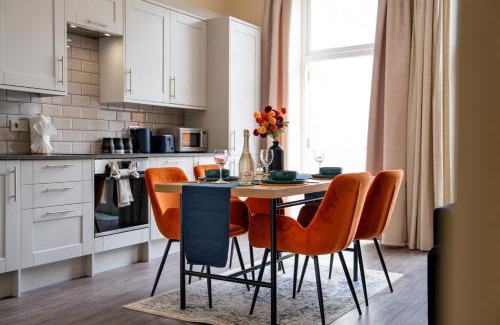 The King's Mile Apartamento | Spacious Luxury City Apartment with Terrace & High Ceiling