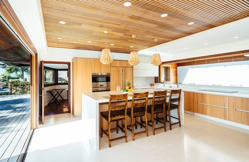 Kahala Villa | Amplio y moderno lujo hawaiano, a pasos de la playa, Diamond Head y Waikiki