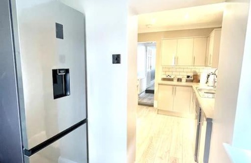 Wainscot Apartamento | Spacious Modern Victorian House in Rochester