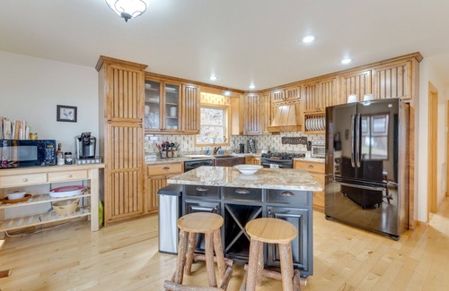 Murphy Cabina | Spacious Murphy Retreat w/ Decks & Game Room!