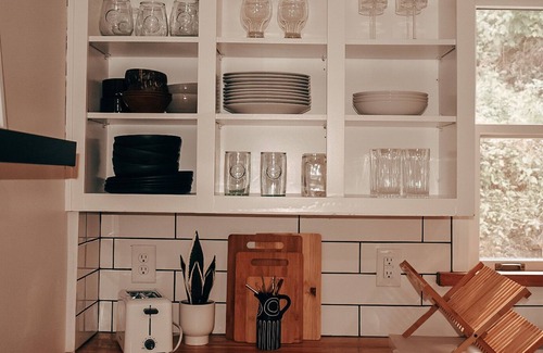 Dundee Casa | Spacious, Newly renovated home in Winesburg OH.