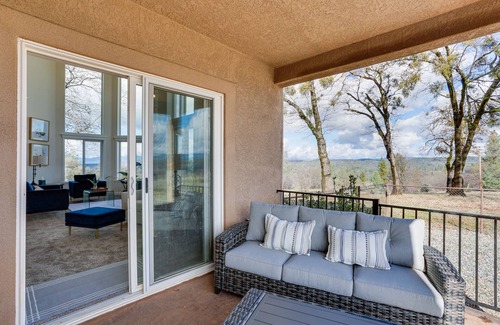 Bella Vista Casa | Spacious Oak Run Home w/ Panoramic Mountain Views!