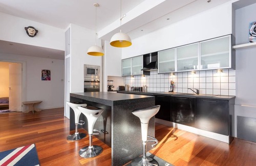 Tradeston Apartamento | Amplio apartamento de planta abierta de 2 dormitorios, ubicación ideal cerca del centro de Glasgow