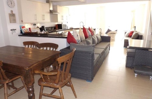 Camber Casa | Spacious open-plan beach house on the beach!