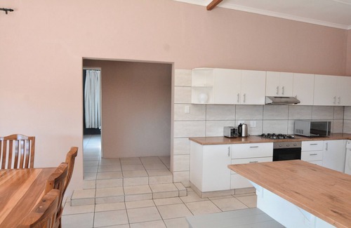 Pietermaritzburg Casa | Spacious Pet-Friendly 4-bedroom house in nature near Pietermaritzburg with WiFi