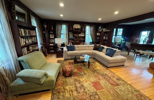 Waban Casa | Spacious private 4-bedroom house in lovely Newton