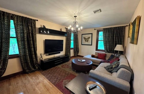 Waban Casa | Spacious private 4-bedroom house in lovely Newton