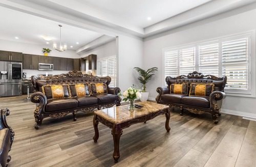 Niagara Falls Casa | Spacious Private Getaway Minutes to Niagara Falls!