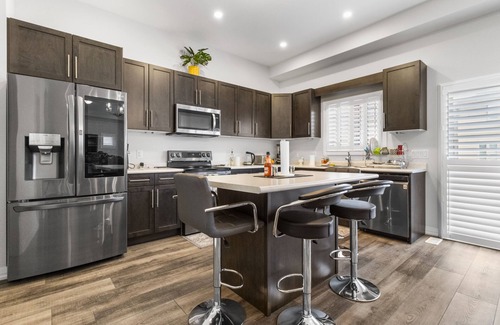 Niagara Falls Casa | Spacious Private Getaway Minutes to Niagara Falls!