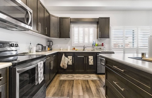 Niagara Falls Casa | Spacious Private Getaway Minutes to Niagara Falls!