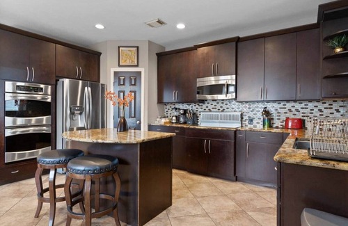 Barker Casa | Spacious Retreat for Crews, Corporates & Families