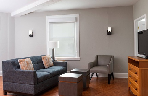 Downtown San Antonio Complejo | Amplio River Walk Resort cerca de la iglesia de piedra más antigua de Álamo y América