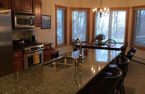 North Troy Condominio | Hermosa ski-in, ski-out 2-BR Village Condo en Jay Peak, justo en el camino!