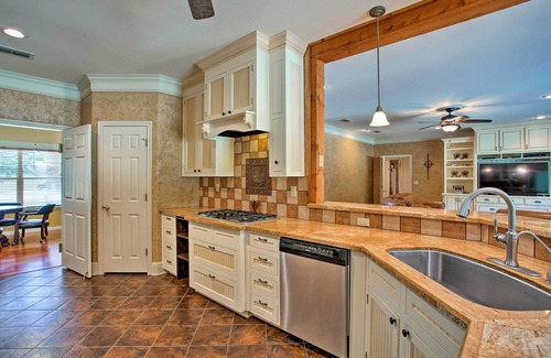 Lindale Casa | ¡NUEVO! Stallion Lake Ranch Home w / Patio - Eventos OK!