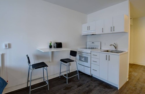 Laval Apartamento | Spacious studio Laval, all included, wifi, parking