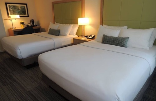 Medical Center Area Hotel | Spacious Suite with On-Site Dining in Medical Hub - Near Harvard Medical School
