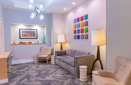 Medical Center Area Hotel | Spacious Suite with On-Site Dining in Medical Hub - Near Harvard Medical School