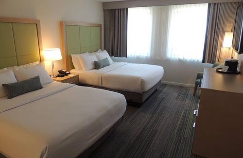 Medical Center Area Hotel | Spacious Suite with On-Site Dining in Medical Hub - Near Harvard Medical School
