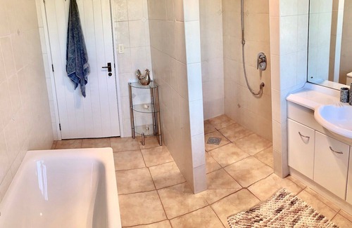 Bombay Cama Y Desayuno | Ala Tui - Suite de 2 habitaciones con baño privado