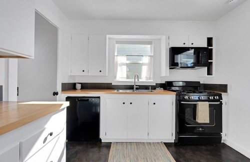 Franklin to the Fort Casa | Spacious & Updated 4-bedroom home w/BBQ, fire pit & AC in the Heart of Missoula!