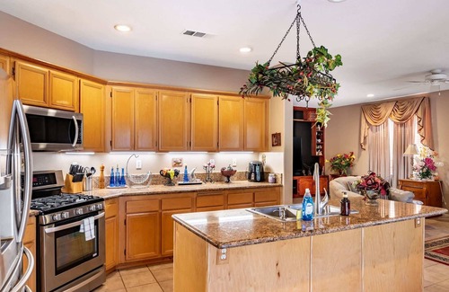 Rancho Santa Margarita Casa | Spacious 3BR Retreat with Loft & Mountain Views