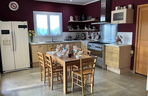 Arbellara Villa | Amplia villa, 10 personas, playas a 15 minutos, para familias y amigos