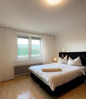 Floridsdorf Apartamento | Spacious Villa with Garden near Danube For 16 Guests