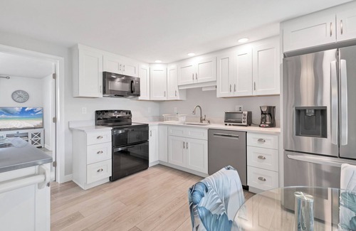 Sarasota Villa | Amplia villa con exuberante jardín tropical muy cerca de Siesta Key!