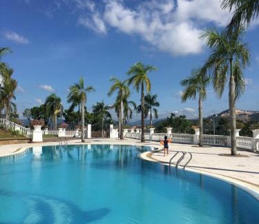 Kampung Paroi Apartamento | Spanish Villa homestay